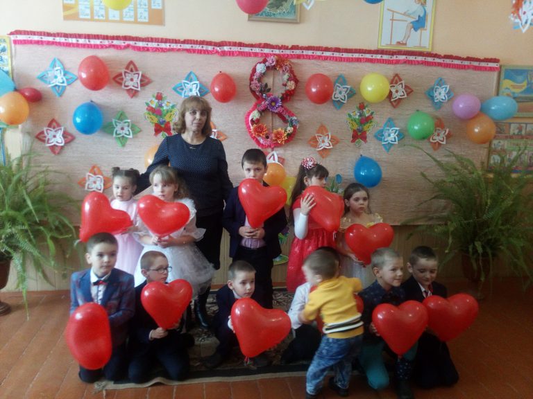 Позакласний захід: «Матусю моя дорогенька це свято даруєм тобі»