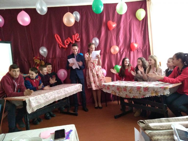 Учнями 8 класу проведено виховний захід “Така любов буває раз в ніколи…